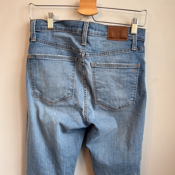 Madewell 9" High-Rise Skinny Jeans in Ontario Wash: Distressed-Hem Edition SZ 28 - Picture 5 of 8